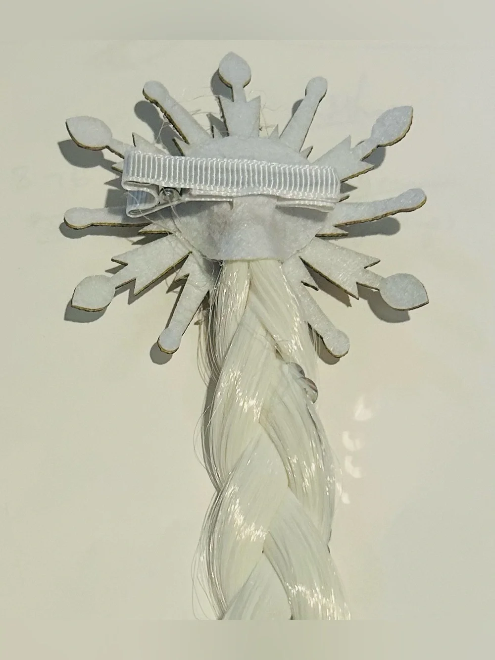 New Disney Frozen 11 Salon Bow with Faux Hair White Braid with Glitter Elsa